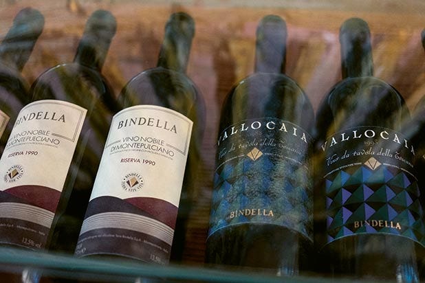 Weinflaschen von alten Vallocaia-Jahrgängen