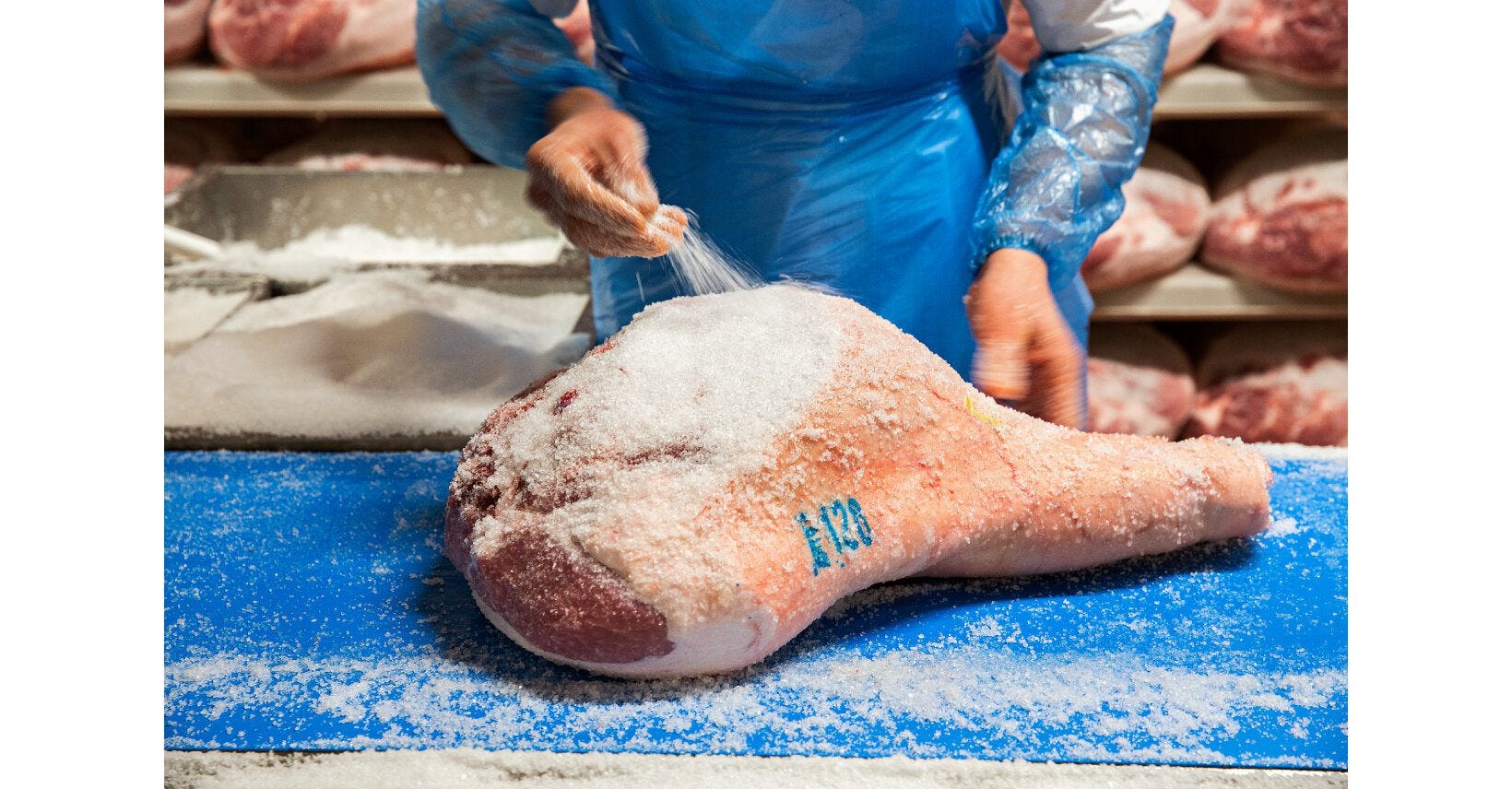 Der Maestro Salatore hat eine Schlüsselrolle in der Prosciutto-Herstellung.