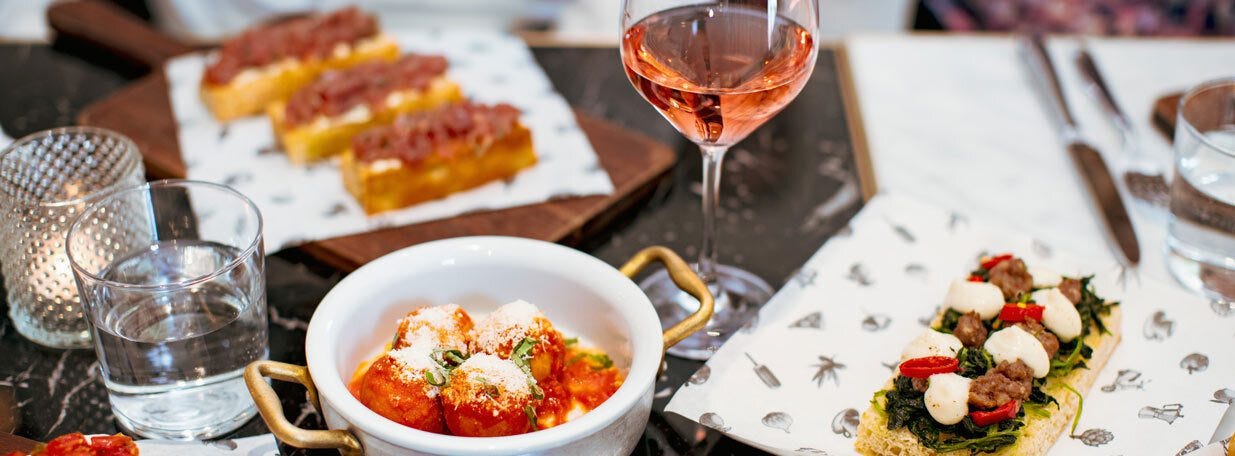 Wein, Häppchen, Dolce Vita: So geht Feierabend auf Italienisch!